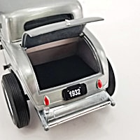 Hammered Steel 1:18-Scale 1932 Ford 3-Window Coupe Diecast Car
