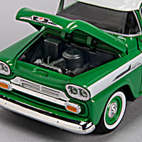 Texaco 58 Chevy Apache Fleetside 1:24-Scale Diecast Truck With Two