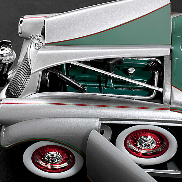 CARVER CREST INT’L INC LIMITED EDITION 1:18-Scale 1933 Pierce-Arrow Silver Arrow Diecast Car With