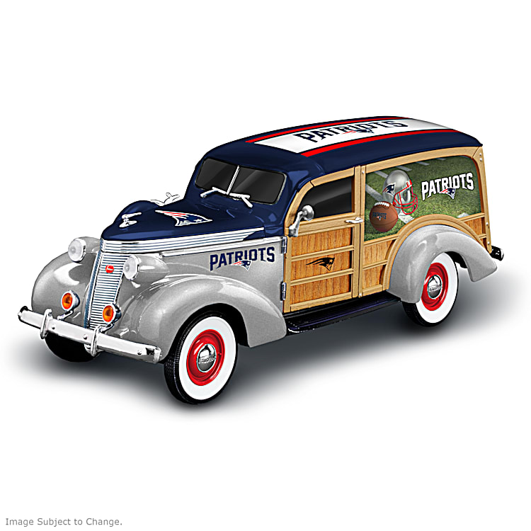 Cruising To Victory New England Patriots 1:18-Scale 1937 Woody