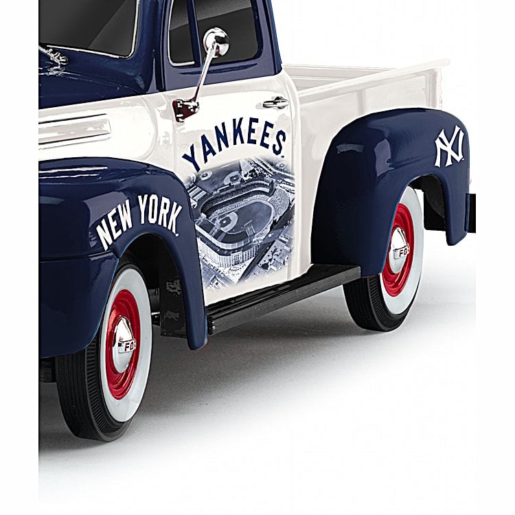 History & Heritage New York Yankees MLB 1:18-Scale 1948 Ford