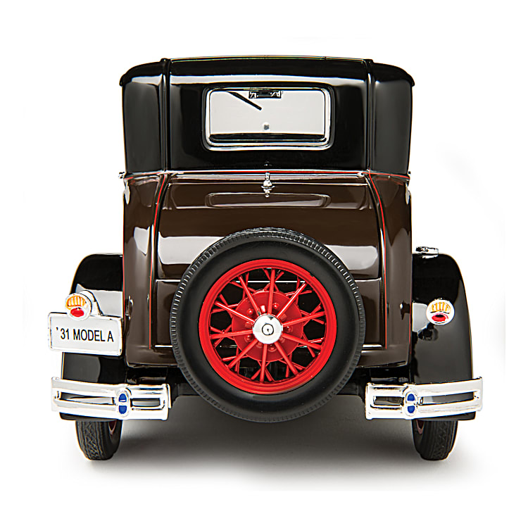 1931 Model A Deluxe Coupe 1:18-Scale Diecast Car Featuring A