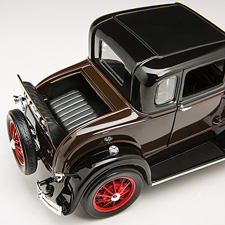 特価 Coupe Deluxe A Model 1931 1:18-Scale A Featuring Car Diecast ミニカー