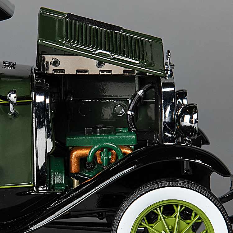 1931 Ford Model A Deluxe Tudor 1:18-Scale Diecast Car Featuring A