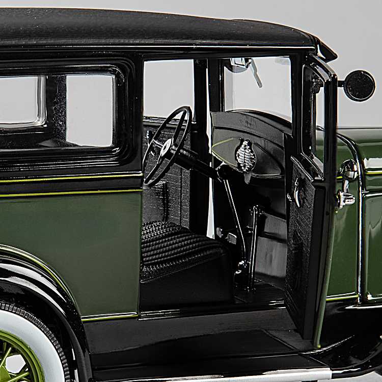 1931 Ford Model A Deluxe Tudor 1:18-Scale Diecast Car Featuring A