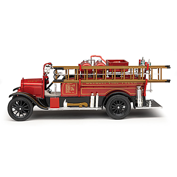 Signature Models 1:32 1926 Ford Model T Fire Truck: Chicago
