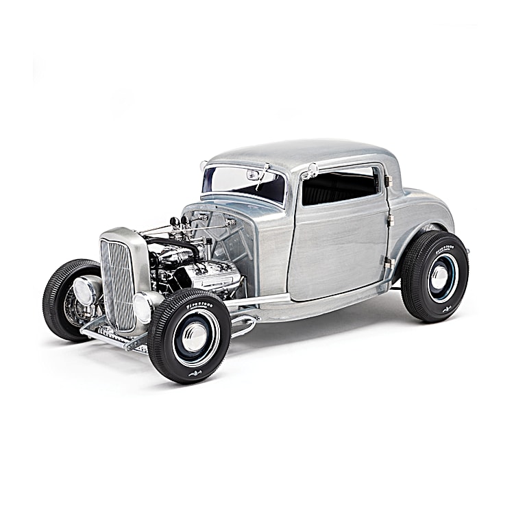 Hammered Steel 1:18-Scale 1932 Ford 3-Window Coupe Diecast