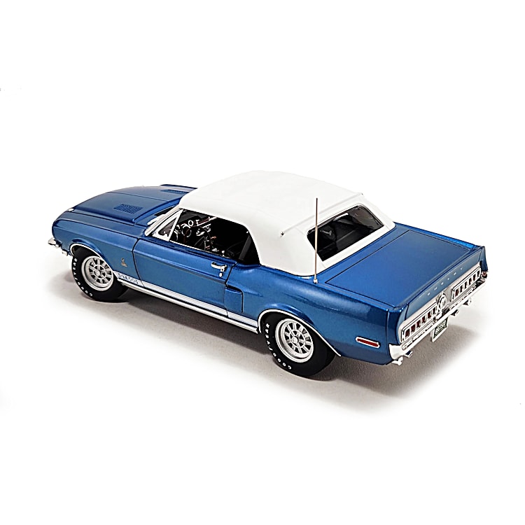 1968 Shelby GT500 Convertible 1:18-Scale Diecast Car With An