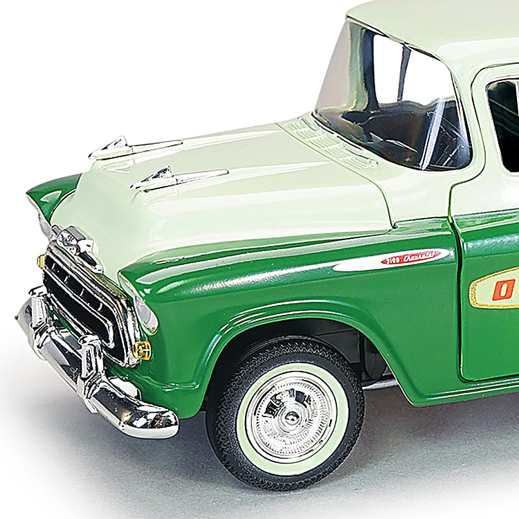 Chevy diecast deals model trucks