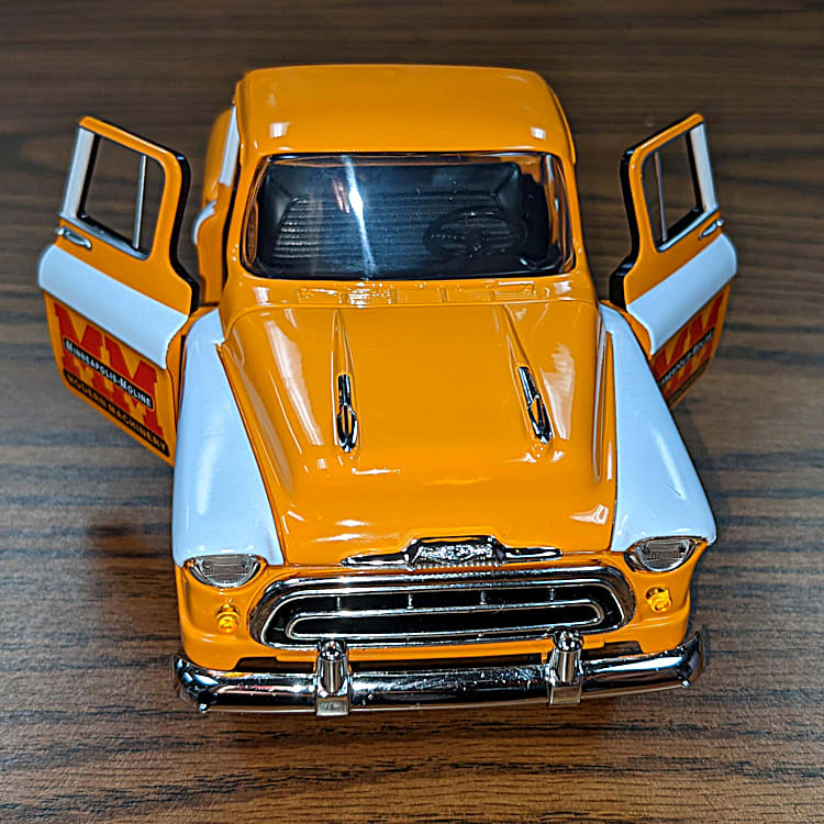 1:25-Scale Minneapolis-Moline 1957 Chevrolet 3100 Stepside