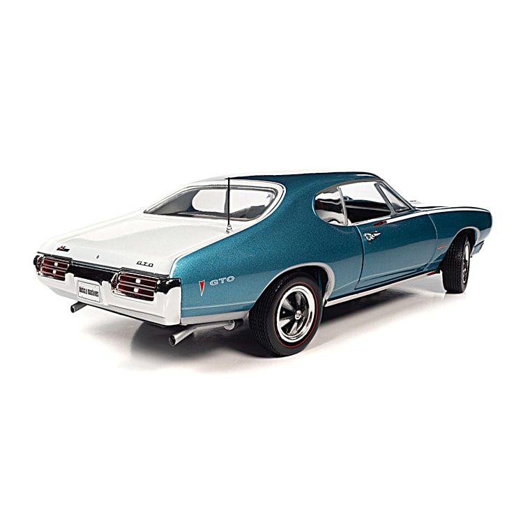 1:18-Scale 1968 Pontiac GTO Diecast Car