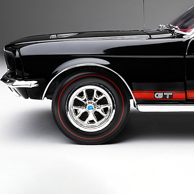 ミニカー 1967 FORD MUSTANG GT 1967 Ford Mustang GT 1:18-Scale Diecast Car Featuring A