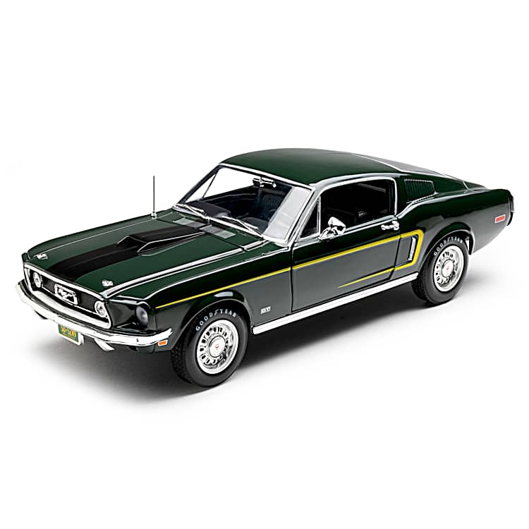 1/18 マスタング 二台セット 1968 Ford Mustang 2+2 Fastback 1:18-Scale Diecast Car With