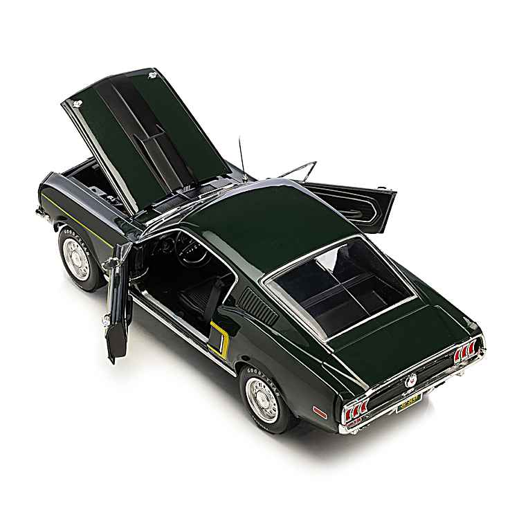 1968 Ford Mustang 2+2 Fastback 1:18-Scale Diecast Car With