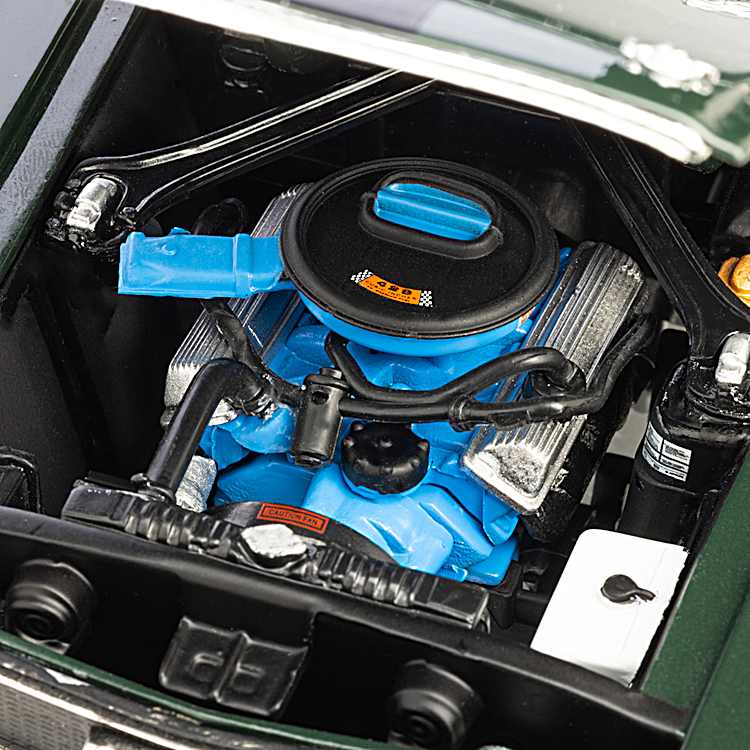 1/18ミニカー　FORD MUSTANG 2+2 FASTBACK Amazon.com: 1/18 1967 Ford Mustang GT 2+2 Golden 50th Anniv