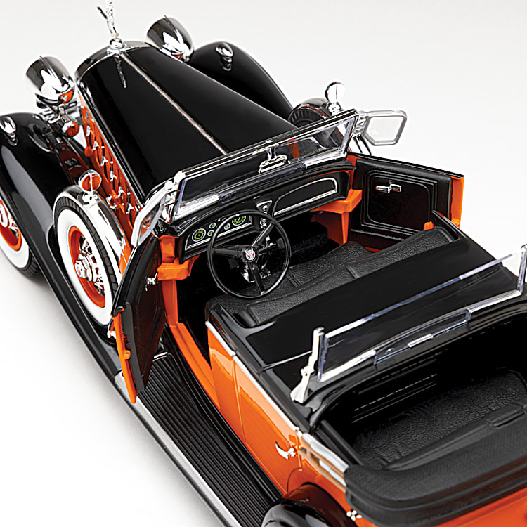 1:18-Scale 1932 Cadillac V-16 Sport Phaeton Diecast Car With A Deep Red And  Black Paint Finish And Dual-Hinged Butterfly Hood