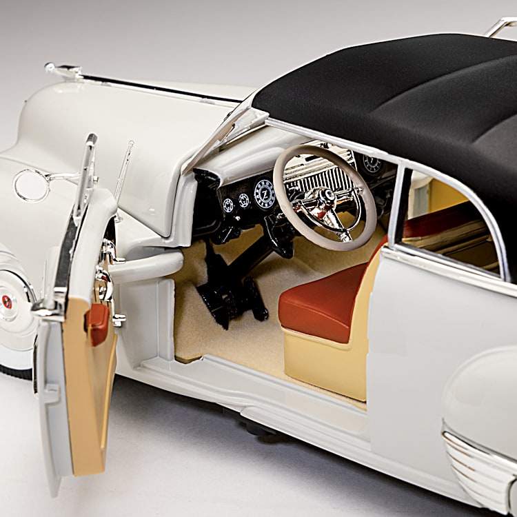 1:18-Scale 1947 Cadillac Series 62 Cabriolet Diecast Car