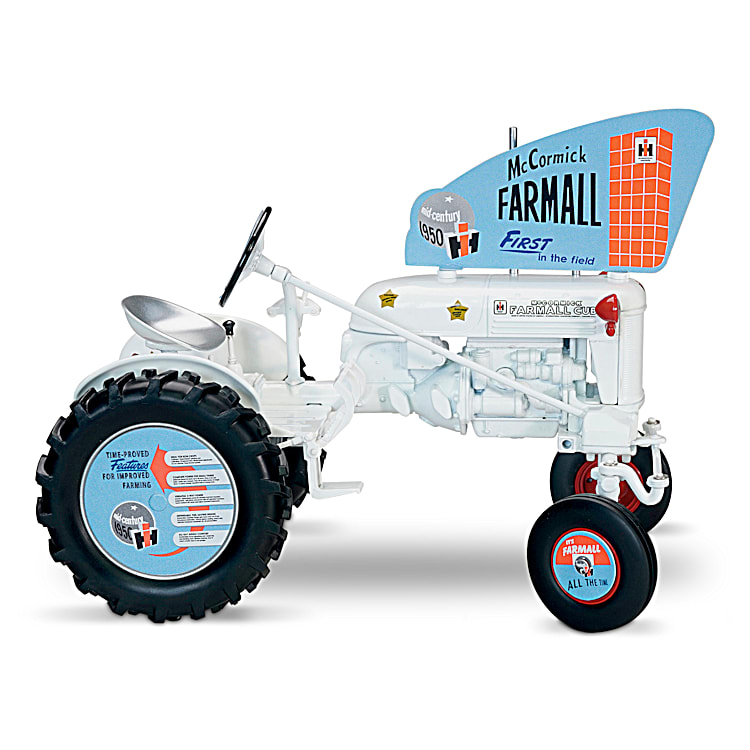 Farmall 1:16 Scale Super M Tractor with FFA Logo