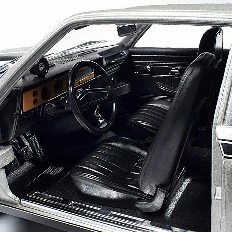 1972 Yenko Vega Stinger 1:18-Scale Diecast Car Featuring A Stinger