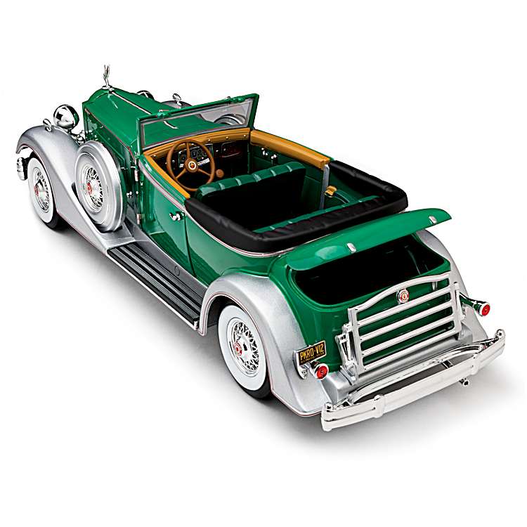 1934 Packard V12 Victoria Diecast Car