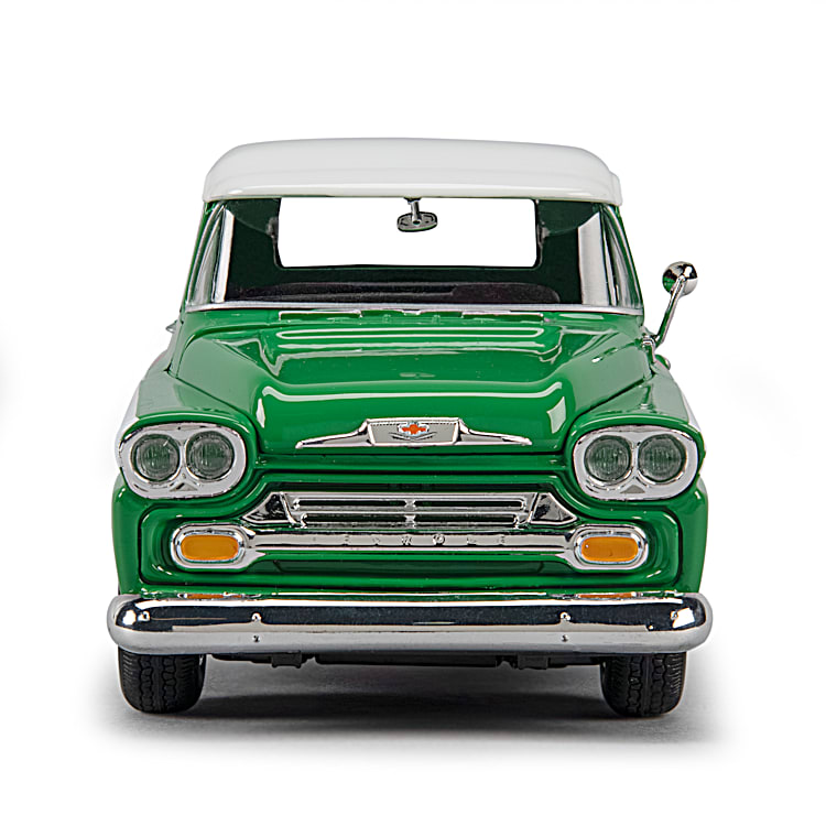 Texaco 58 Chevy Apache Fleetside 1:24-Scale Diecast Truck With Two