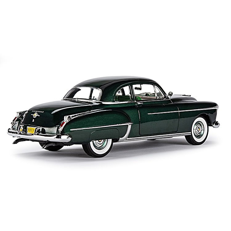 1950 Oldsmobile Rocket 88 1:18-Scale Diecast Car With An Ivy Green