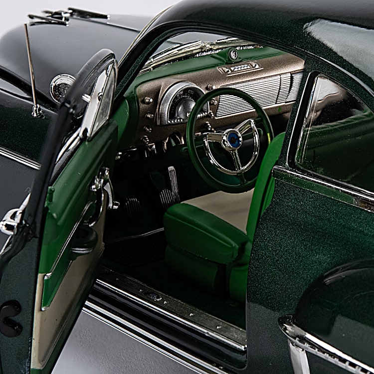 1950 Oldsmobile Rocket 88 1:18-Scale Diecast Car With An Ivy Green