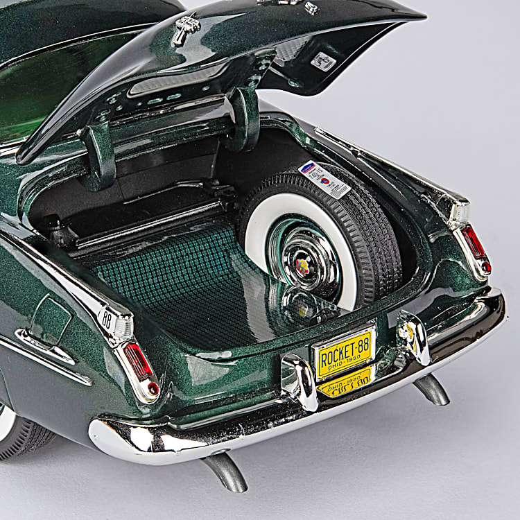 1950 Oldsmobile Rocket 88 1:18-Scale Diecast Car With An Ivy Green