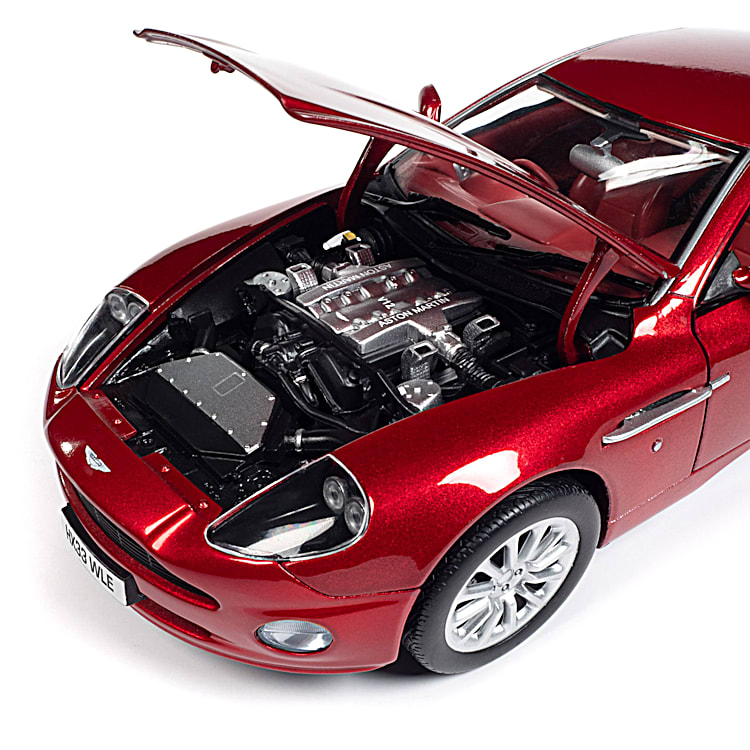 激安店舗 Martin Aston 2005 V12 A With Car Diecast 1:18-Scale Vanquish ミニカー