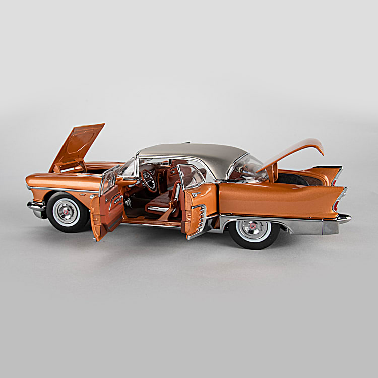 ダイキャストカー1/18 1957 CADlLLAC BROUGHAM 1957 Cadillac Eldorado Brougham 1:18-Scale Diecast Car