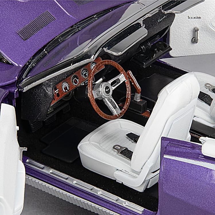1970 Plymouth HEMI Cuda Convertible Diecast Car Featuring An