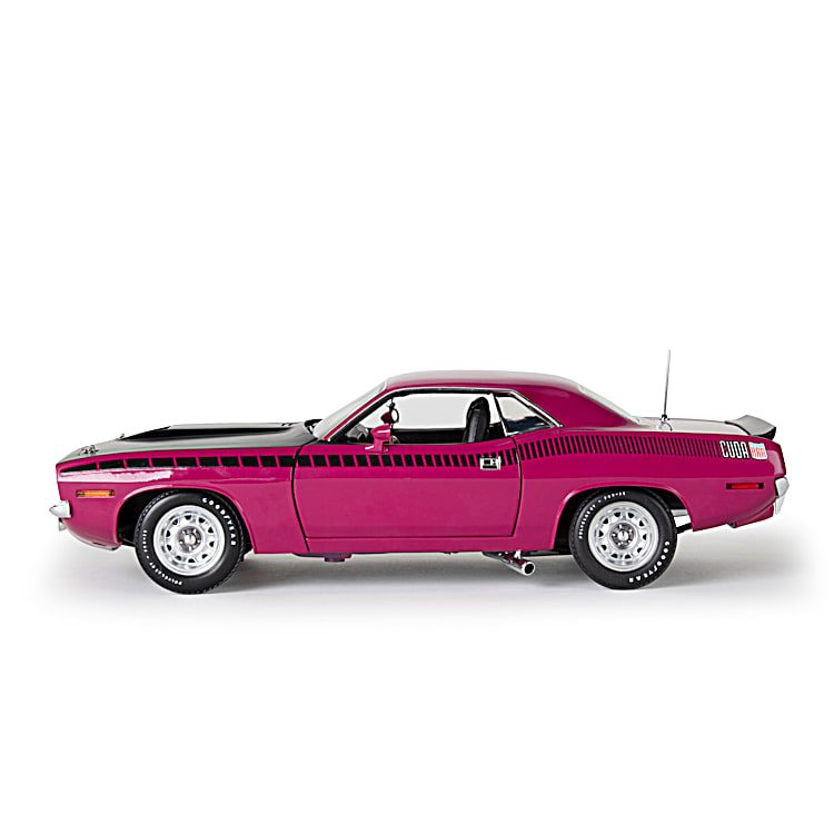 1970 Plymouth AAR Cuda 1:18-Scale Diecast Car With A Moulin Rouge