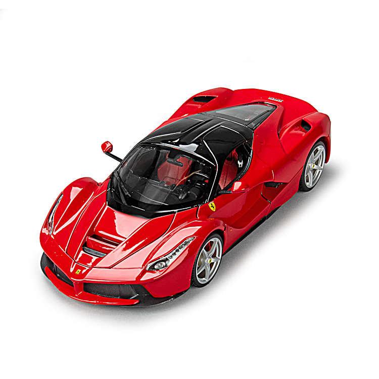 Ferrari LaFerrari 1:18-Scale Diecast Car With A Rossa Corsa