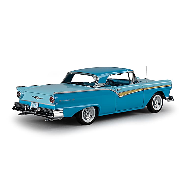 1957 Ford Fairlane 500 Skyliner 1:18-Scale Diecast Car With Blue