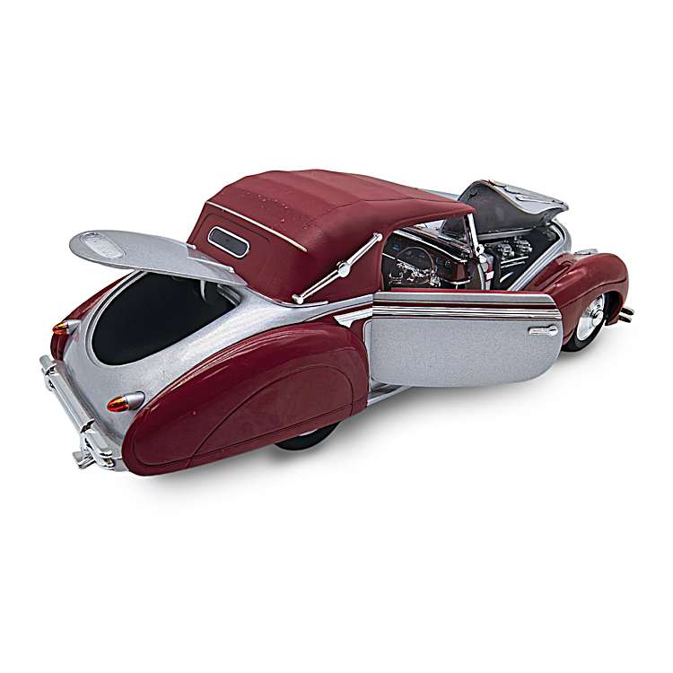 1947 Delahaye 135M 1:18-Scale Diecast Car Featuring A Maroon And