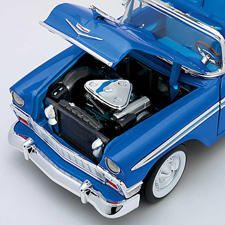 ダイキャストカー CHEVROLET 1956 BEL AIR 1956 Chevrolet Bel Air Convertible 1:18 Scale Diecast Car