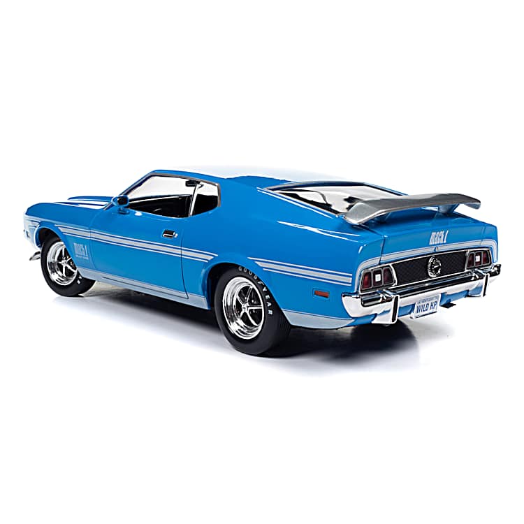 1972 Ford Mustang Mach 1 1:18-Scale Diecast Car With A