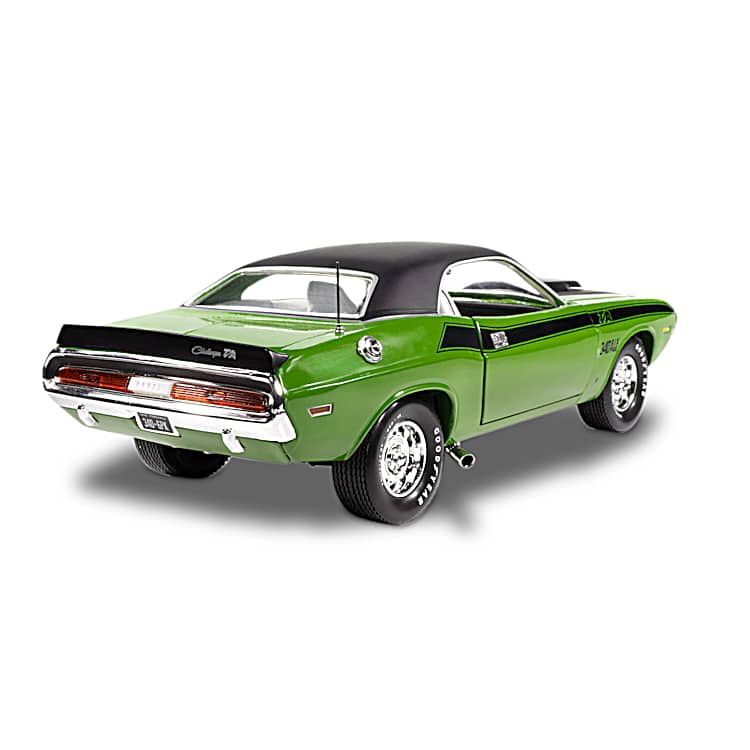 1970 Dodge Challenger T/A 340 1:18-Scale Diecast Car With A “Green