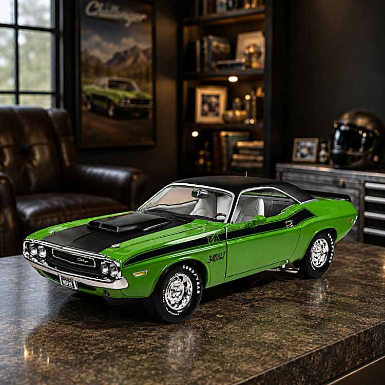 1970 Dodge Challenger T/A 340 1:18-Scale Diecast Car With A “Green