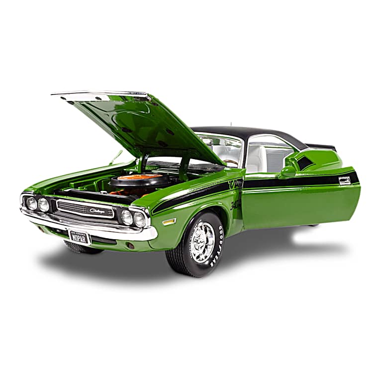 1970 Dodge Challenger T/A 340 1:18-Scale Diecast Car With A “Green
