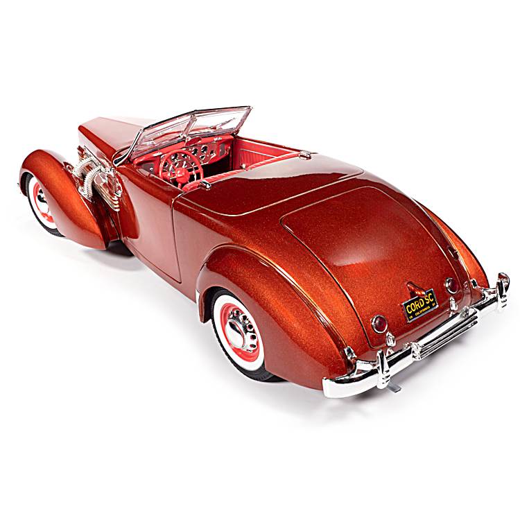 1937 Cord 812 Cabriolet 1:18-Scale Diecast Car With A Hiawatha