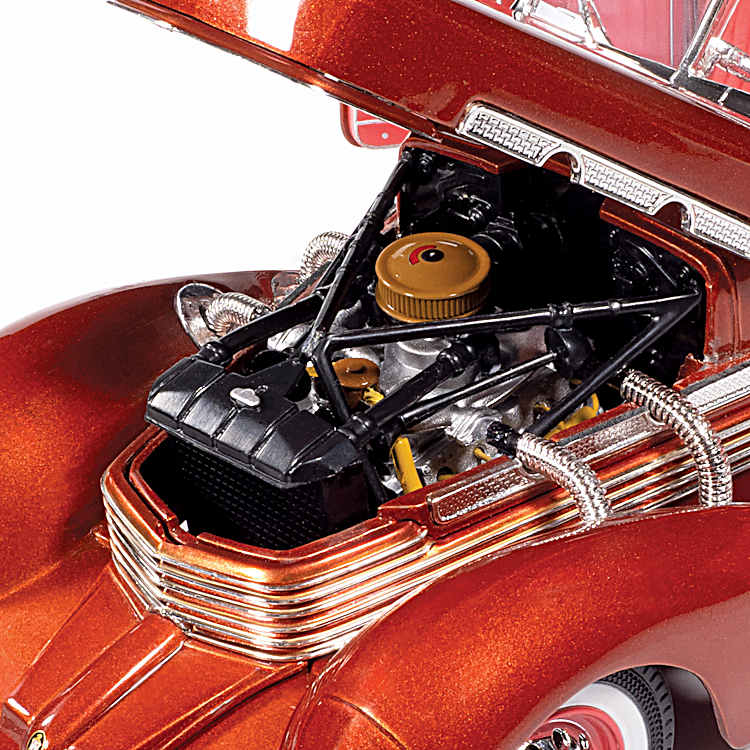 1937 Cord 812 Cabriolet 1:18-Scale Diecast Car With A Hiawatha