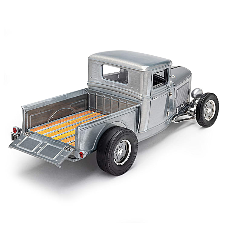 Ford Hammered Steel 1:18-Scale American Hot Rod Diecast Vehicle Collection  Featuring Rubber Tires And Special Serialized Plates