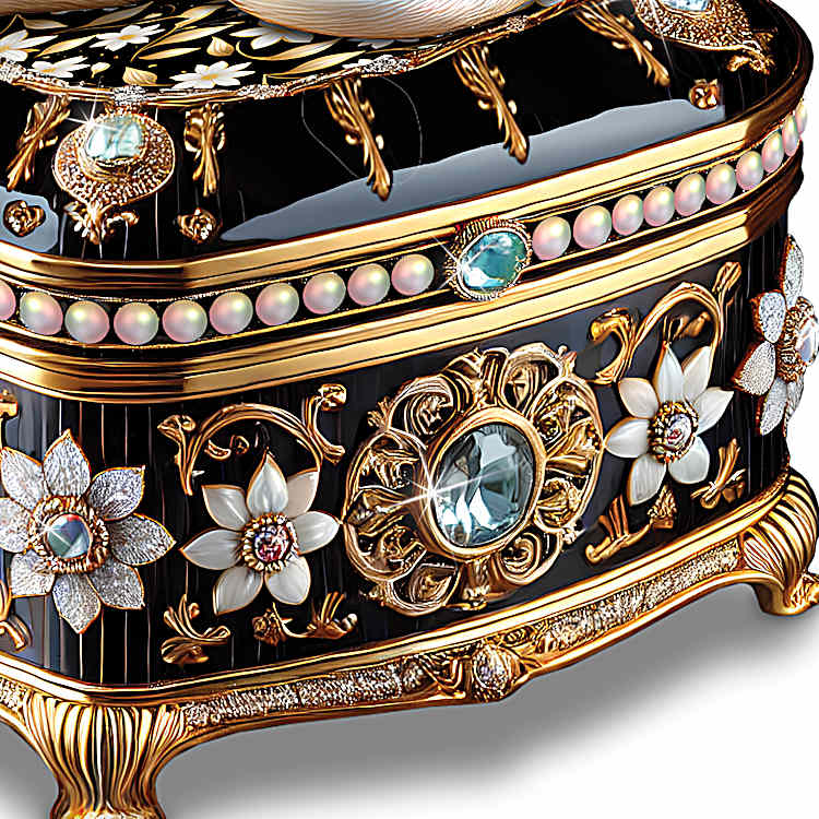 Keepsake Boxes Adorned With Svenka Crystals And Cat Sculptures